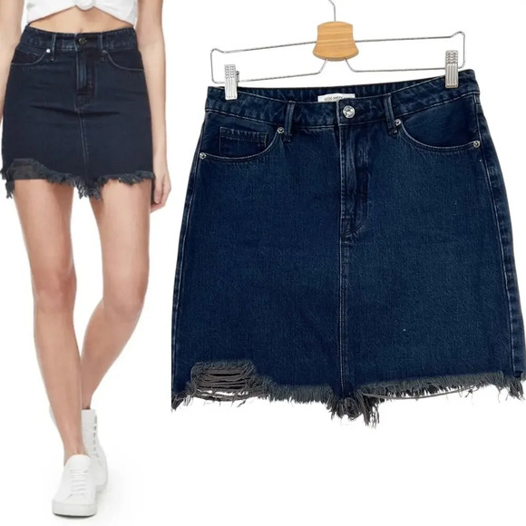 Good American Frayed Hem Denim Miniskirt In Blue299 Dark Wash Size 4‎ / 27 - Picture 1 of 10